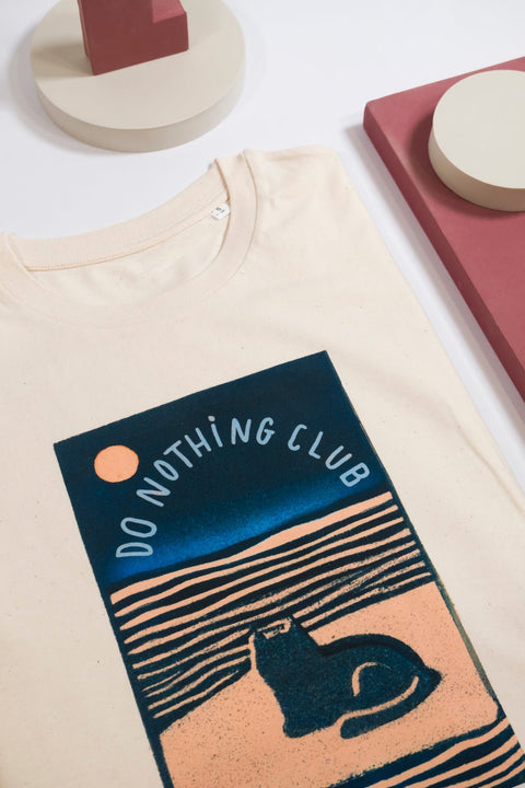 do nothing cat unisex organic cotton t-shirt te koop bij Almost Summer Amsterdam 10993