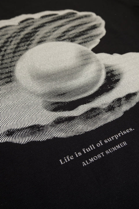 life is full of surprises oyster unisex t-shirt te koop bij Almost Summer Amsterdam 10025