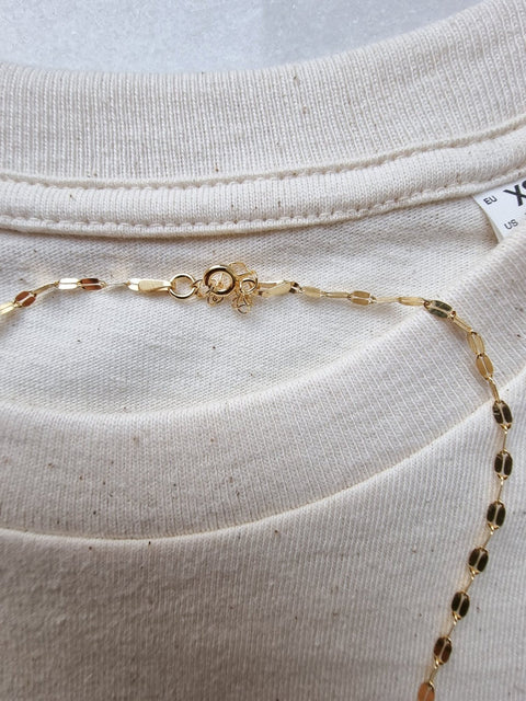 6 small pearls on flat chain necklace te koop bij Almost Summer Amsterdam 5040504