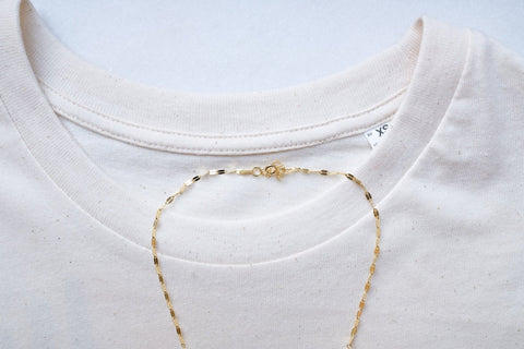 6 small pearls on flat chain necklace te koop bij Almost Summer Amsterdam 5040504