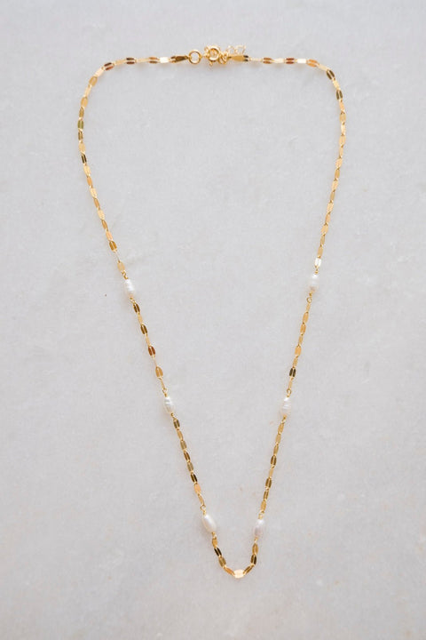 6 small pearls on flat chain necklace te koop bij Almost Summer Amsterdam 5040504