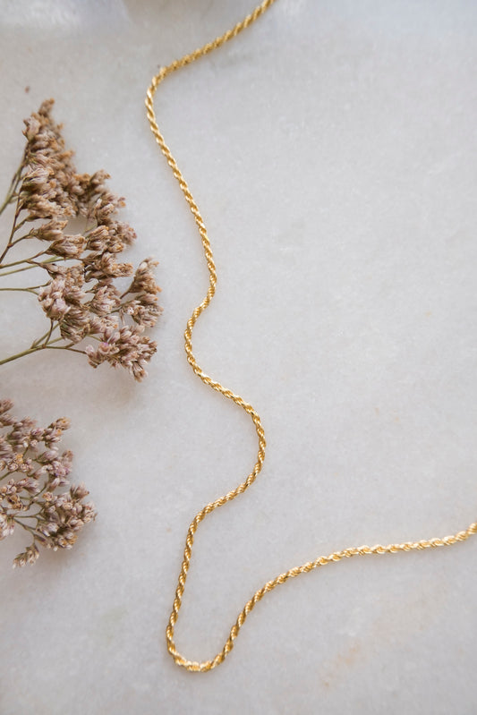 thin twisted chain necklace