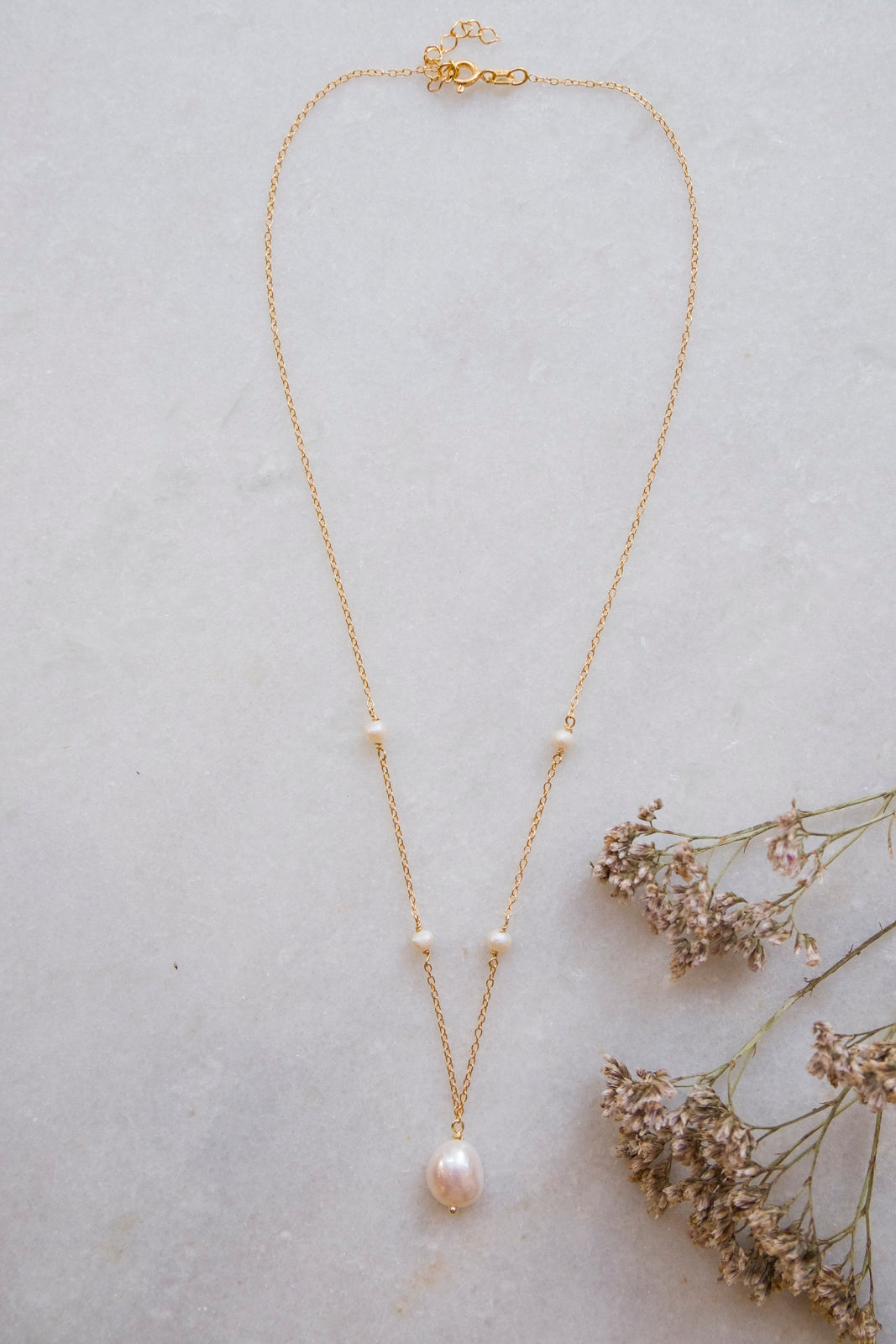 5 pearls necklace