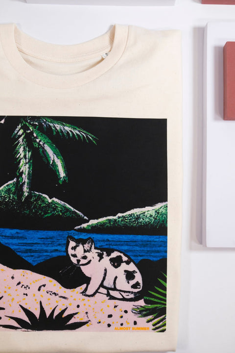 a cat trapped on an island organic cotton unisex t-shirt te koop bij Almost Summer Amsterdam 10884