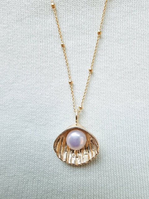 A pearl in a shell necklace te koop bij Almost Summer Amsterdam 5040329