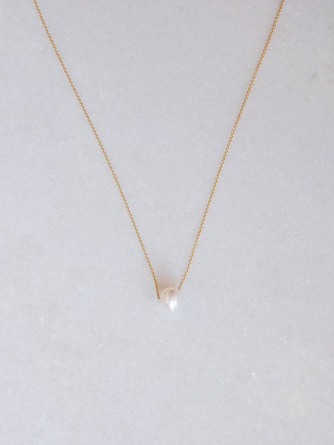 Fresh water pearl on delicate chain necklace te koop bij Almost Summer Amsterdam 5040241