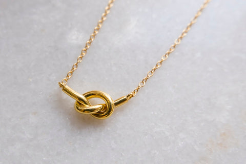 little knot necklace te koop bij Almost Summer Amsterdam 10159