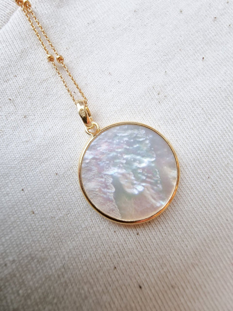 mother of pearl disk necklace te koop bij Almost Summer Amsterdam 10268