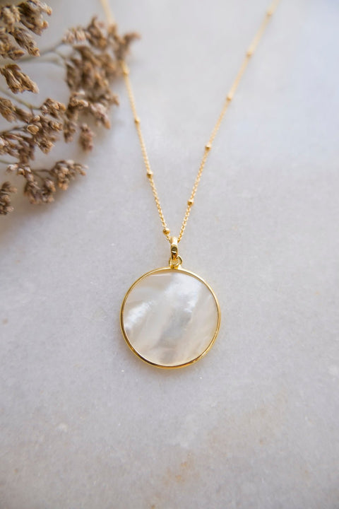 mother of pearl disk necklace te koop bij Almost Summer Amsterdam 10268