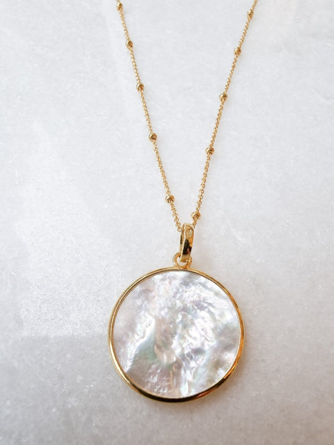 mother of pearl disk necklace te koop bij Almost Summer Amsterdam 10268