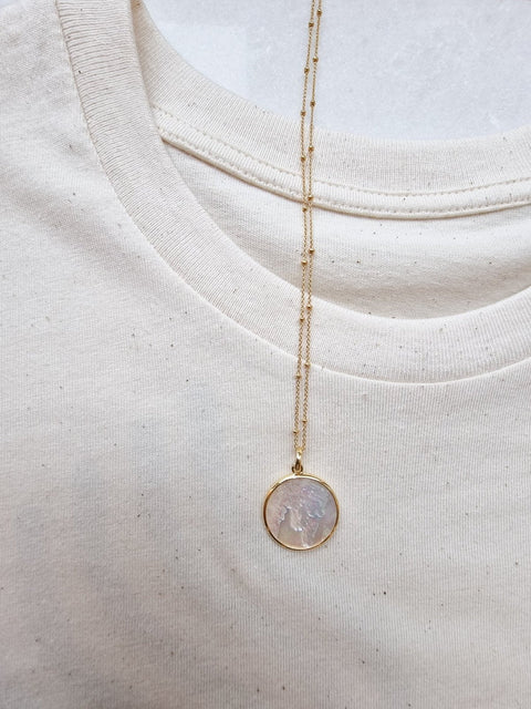 mother of pearl disk necklace te koop bij Almost Summer Amsterdam 10268