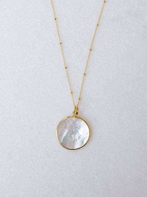 mother of pearl disk necklace te koop bij Almost Summer Amsterdam 10268