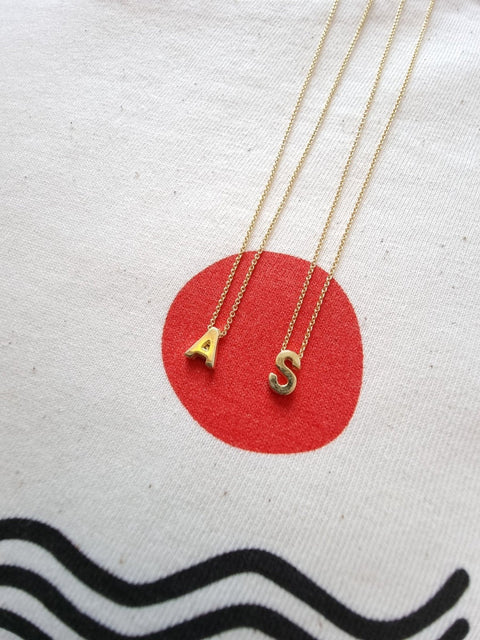 Small letter necklace te koop bij Almost Summer Amsterdam 15010115r