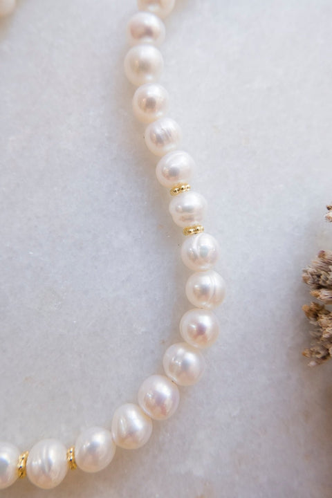 sweetwater pearls with golden little flowers necklace te koop bij Almost Summer Amsterdam 5040499