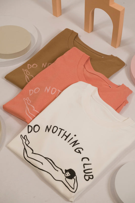 DO NOTHING GIRL white organic cotton unisex t-shirt
