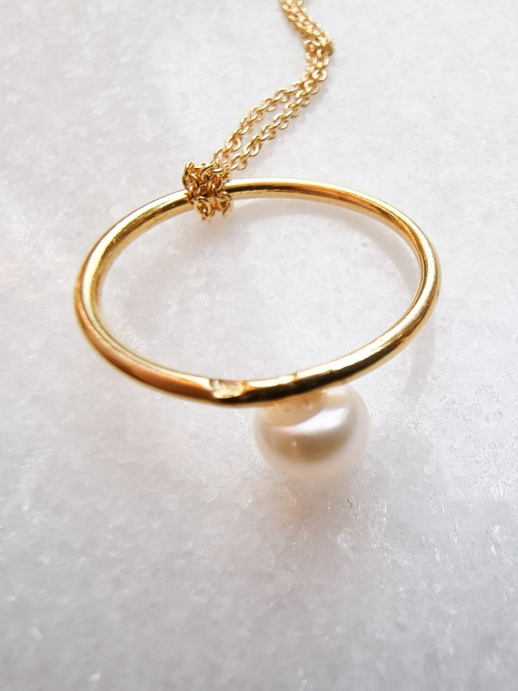 freashwater pearl on ring necklace te koop in de webshop van Almost Summer Amsterdam