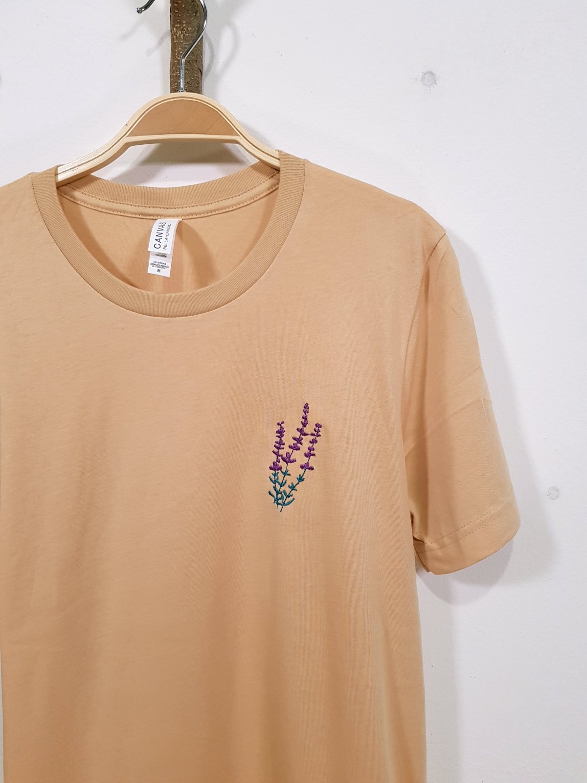 lavender sand dune unisex t-shirt te koop in de webshop van Almost Summer Amsterdam