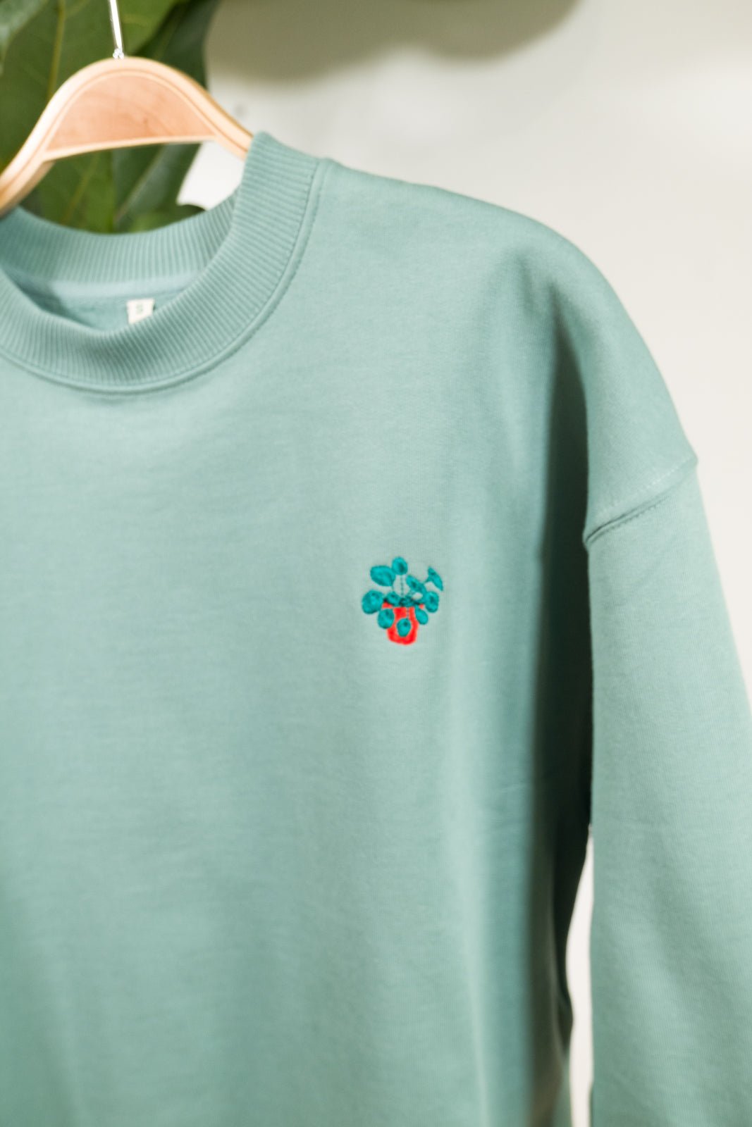 pannenkoekplant womens organic sweater te koop in de webshop van Almost Summer Amsterdam