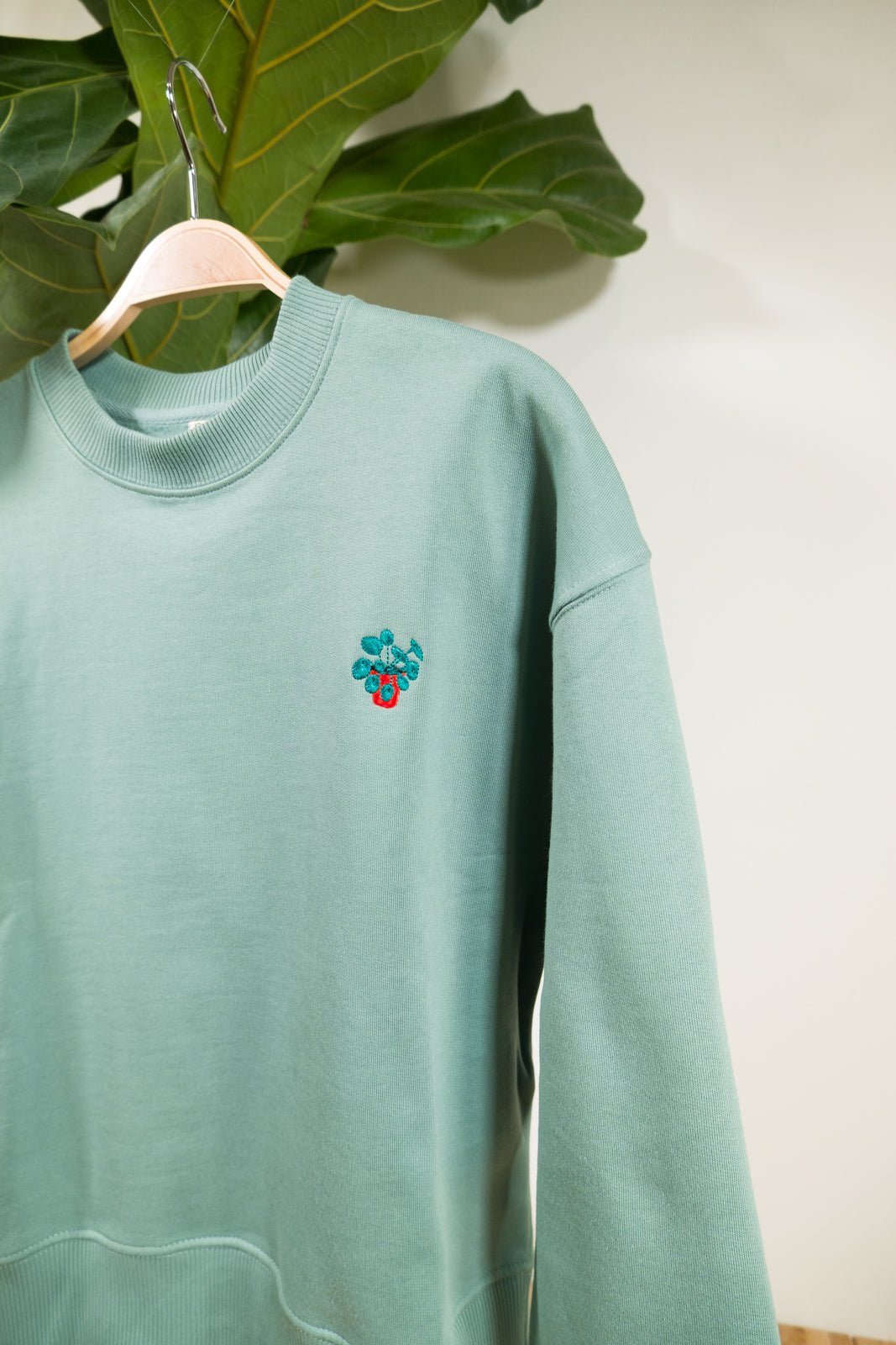 pannenkoekplant womens organic sweater te koop in de webshop van Almost Summer Amsterdam