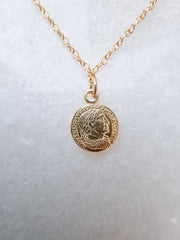 small coins delicate dames ketting te koop in de webshop van Almost Summer Amsterdam